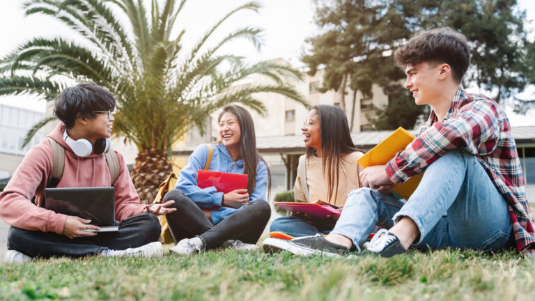 Where students bank smarter: Exploring the best banks for student benefits in the US