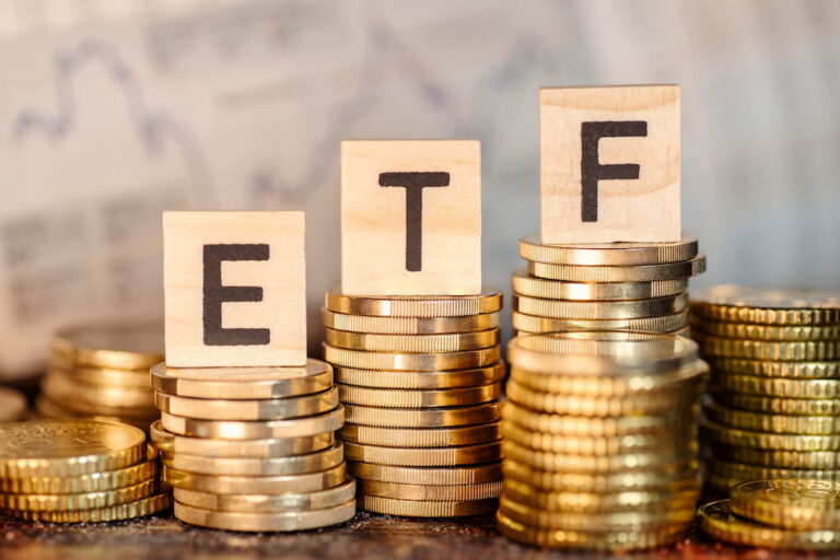 The growing popularity of artificial intelligence ETFs in the United States in 2025