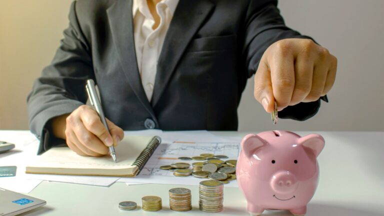 Come organizzare il budget in un contesto di credito caro: strategie pratiche per il 2025