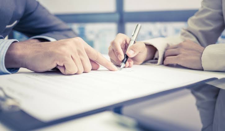 Diferentes tipos de contratos! Compra e venda, doação, locação e permuta!