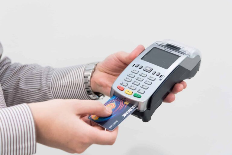 Como conseguir uma máquina de cartão no meu banco? Veja agora!